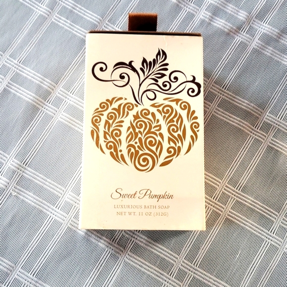 Sweet Pumpkin Luxurious Bath Soap - Picture 2 of 3
